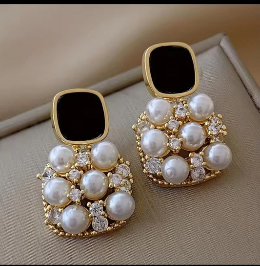 Elegant Black Stone & Pearl Cluster Stud Earrings